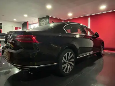 Volkswagen Passat 2017 - 18990 EUR, 134000 km - AUTO.MOTO.pt - 134000km - foto 4 de 17