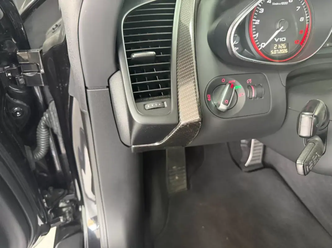 Audi R8 Spyder 2012 - 125000 EUR, 89245 km - 89245km - foto 33 de 44