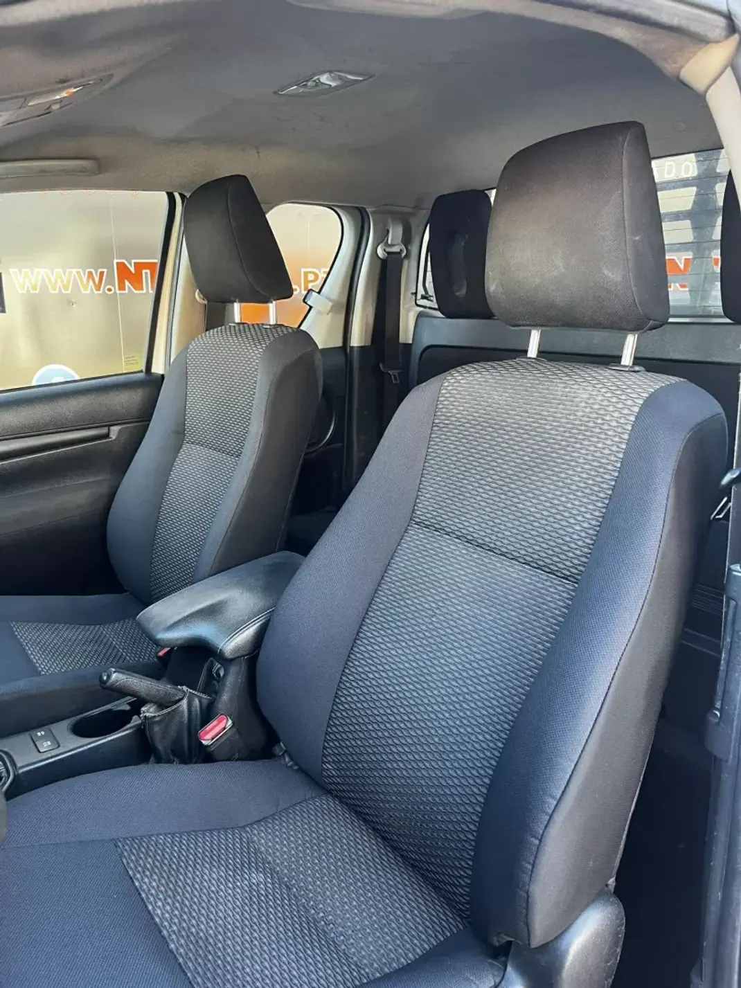 Toyota HILUX 2.4 D-4D 4WD CE TRI-BASCULANTE 2018 - 25900 EUR, 198136 km - AUTO.MOTO.pt - 198136km - foto 5 de 9