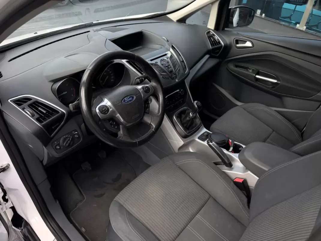 Ford C-Max 2011 - 8900 EUR, 205000 km - AUTO.MOTO.pt - 205000km - foto 6 de 9