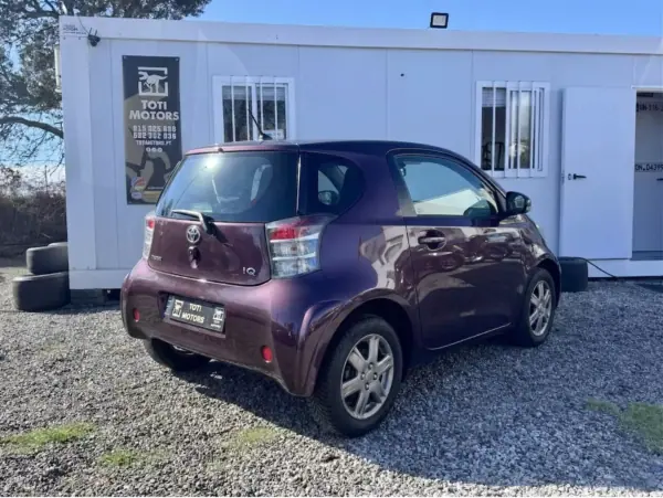 Toyota iQ 2009 - 7990 EUR, 180000 km - AUTO.MOTO.pt - 180000km - foto 4 de 17