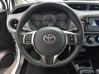 Toyota Yaris 2019 - 11500 EUR, 35900 km - AUTO.MOTO.pt - 35900km - foto 11 de 21
