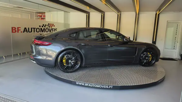 Porsche Panamera 2016 - 62500 EUR, 186989 km - AUTO.MOTO.pt - 186989km - foto 19 de 69