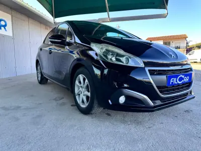 Peugeot 208 2015 - 9500 EUR, 189000 km - AUTO.MOTO.pt - 189000km - foto 4 de 16