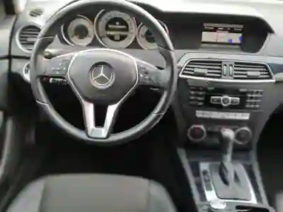 Mercedes-Benz C 220 2012 - 14900 EUR, 222999 km - AUTO.MOTO.pt - 222999km - foto 13 de 15