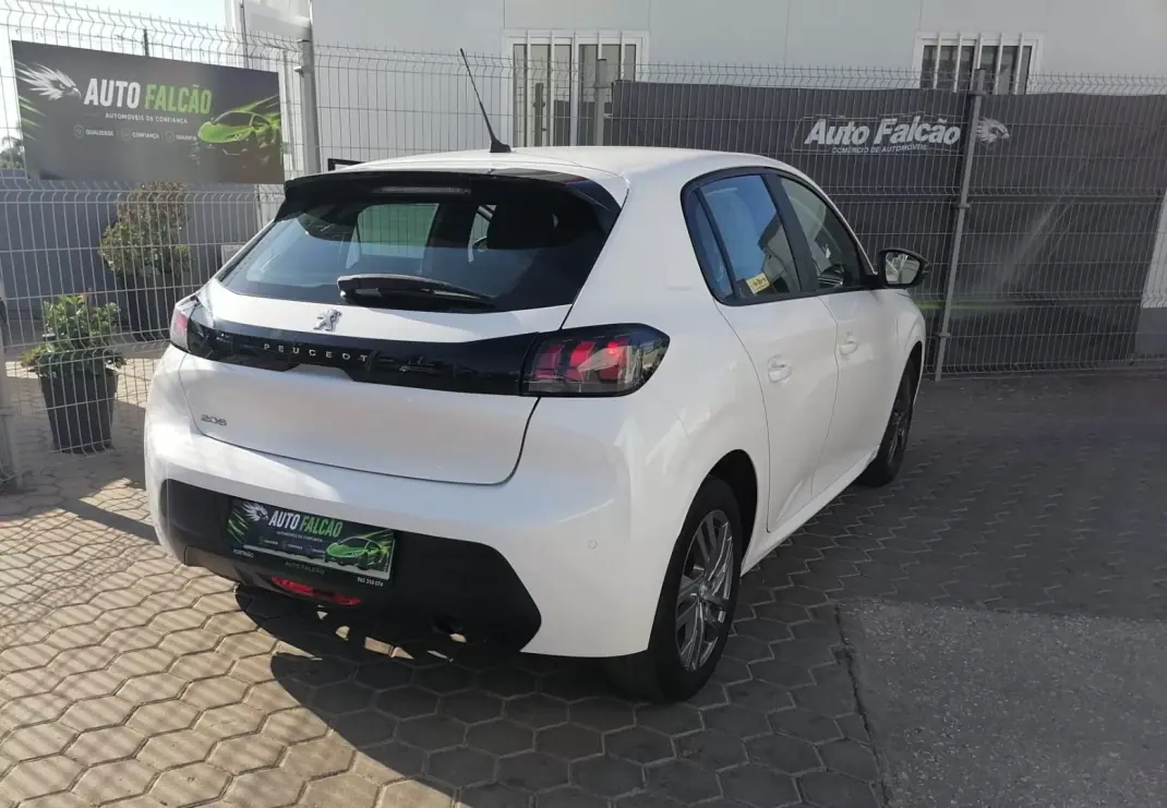 Peugeot 208 2022 - 14200 EUR, 68973 km - 68973km - foto 8 de 18