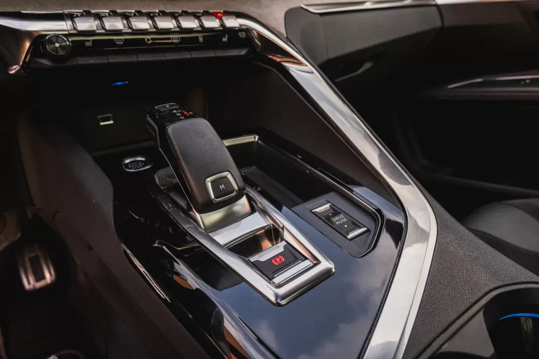 Peugeot 5008 2021 - 24000 EUR, 128300 km - AUTO.MOTO.pt - 128300km - foto 17 de 23