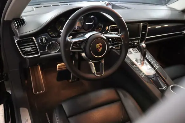Porsche Panamera 2016 - 53900 EUR, 92706 km - AUTO.MOTO.pt - 92706km - foto 9 de 41