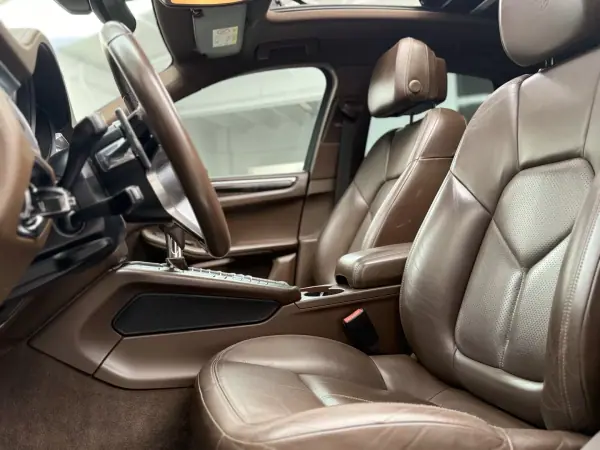 Porsche Macan 2015 - 34990 EUR, 200000 km - 200000km - foto 15 de 19