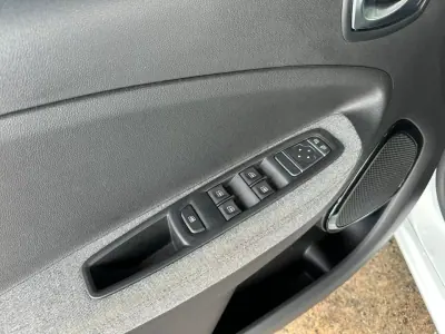 Renault Zoe 2020 - 17900 EUR, 44039 km - AUTO.MOTO.pt - 44039km - foto 28 de 33