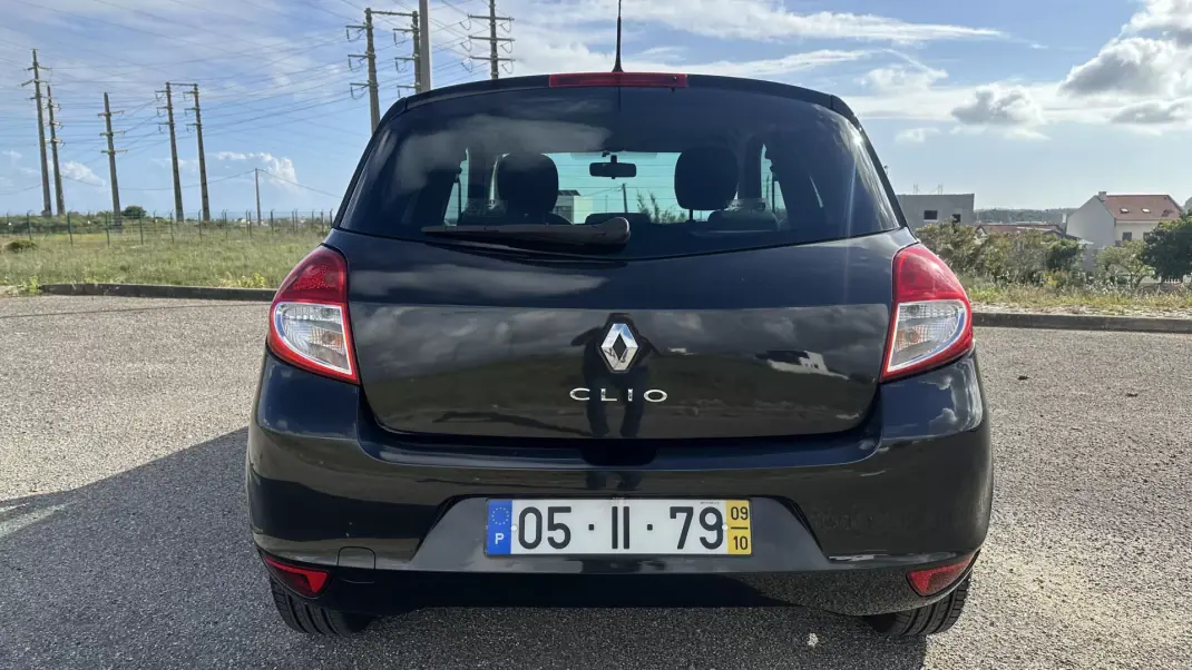 Renault Clio 2009 - 4500 EUR, 254000 km - AUTO.MOTO.pt - 254000km - foto 4 de 17