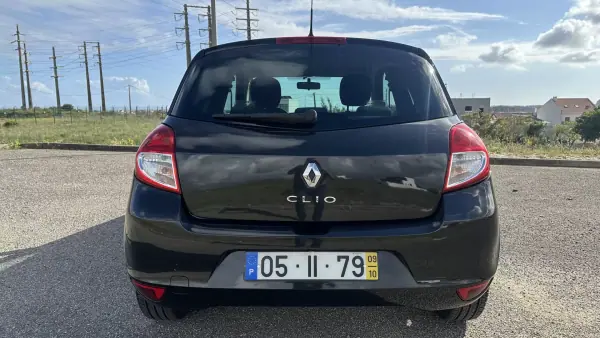 Renault Clio 2009 - 4500 EUR, 254000 km - AUTO.MOTO.pt - 254000km - foto 4 de 17