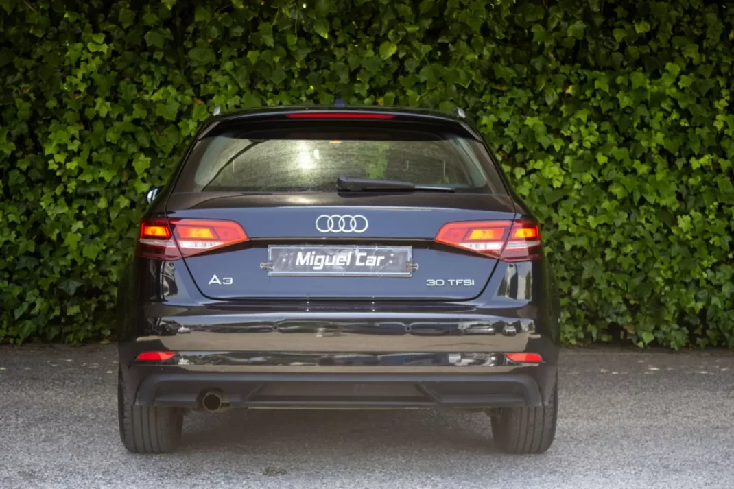 Audi A3 Sportback 2019 - 17800 EUR, 118000 km - AUTO.MOTO.pt - 118000km - foto 9 de 16