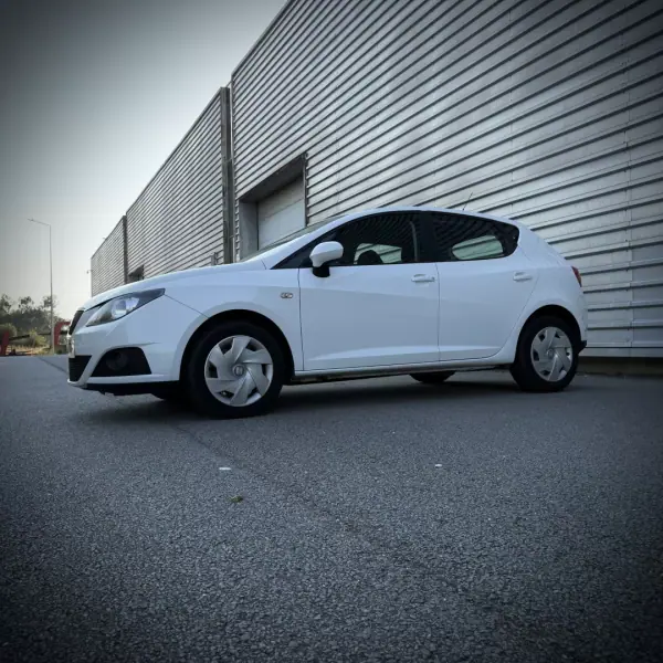 SEAT Ibiza 2011 - 5900 EUR, 204000 km - AUTO.MOTO.pt - 204000km - foto 20 de 20