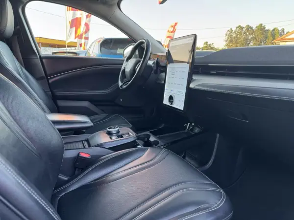 Ford Mustang Mach-E 2021 - 26900 EUR, 123000 km - AUTO.MOTO.pt - 123000km - foto 16 de 44