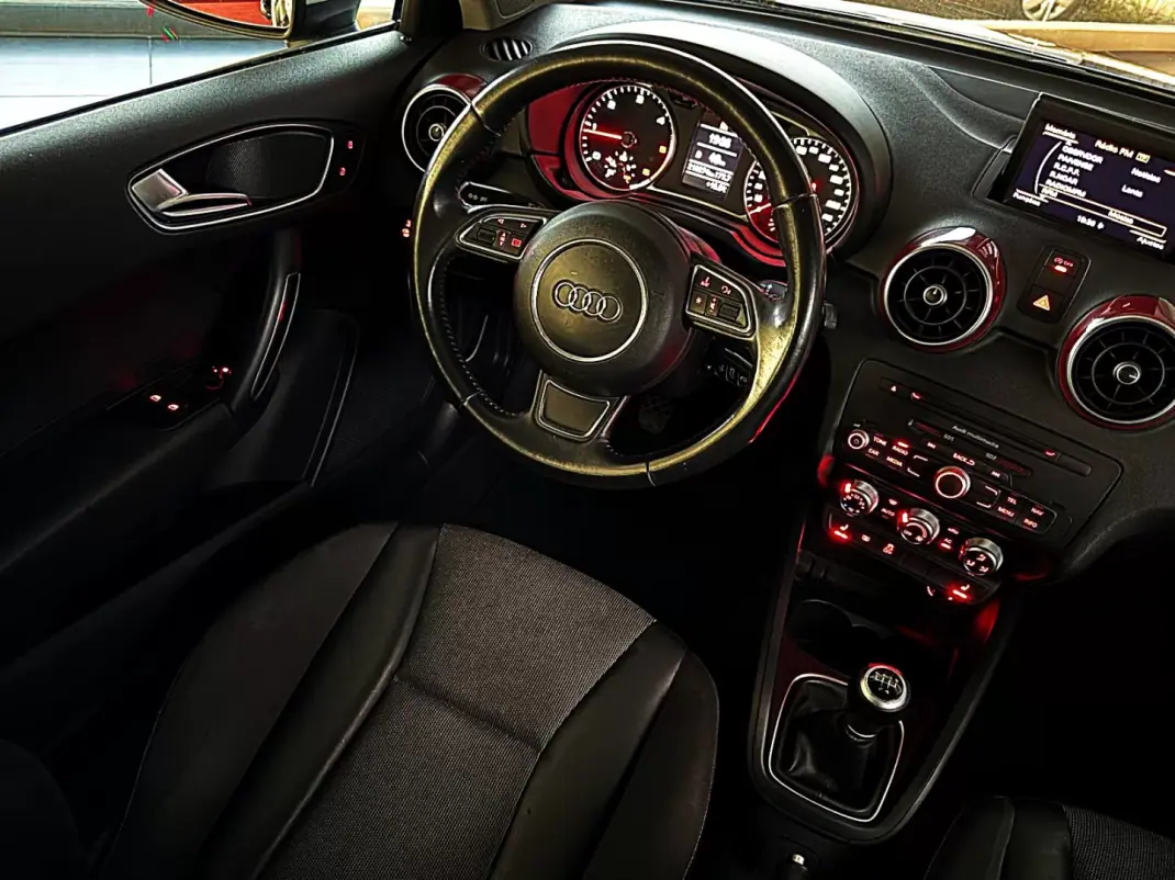 Audi A1 2011 - 9990 EUR, 218000 km - AUTO.MOTO.pt - 218000km - foto 29 de 34