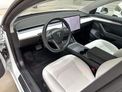 Tesla Model 3 2021 - 27950 EUR, 49088 km - AUTO.MOTO.pt - 49088km - foto 59 de 59