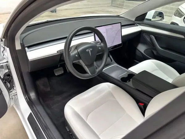 Tesla Model 3 2021 - 27950 EUR, 49088 km - AUTO.MOTO.pt - 49088km - foto 59 de 59