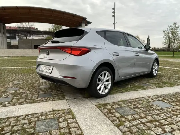 SEAT Leon 2021 - 20900 EUR, 118428 km - AUTO.MOTO.pt - 118428km - foto 3 de 11