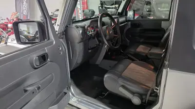 Jeep Wrangler 2010 - 35000 EUR, 129687 km - AUTO.MOTO.pt - 129687km - foto 6 de 47