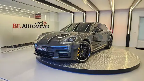 Porsche Panamera Sport Turismo 2018 - 71900 EUR, 135500 km - AUTO.MOTO.pt - 135500km - foto 10 de 49