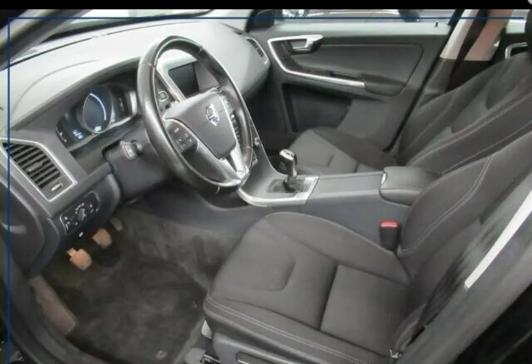 Volvo XC 60 2015 - 16000 EUR, 250000 km - AUTO.MOTO.pt - 250000km - foto 6 de 7