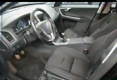 Volvo XC 60 2015 - 16000 EUR, 250000 km - AUTO.MOTO.pt - 250000km - foto 6 de 7