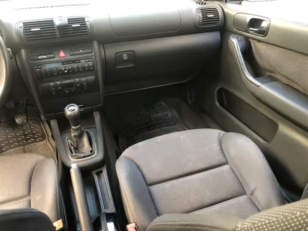 Audi A3 2001 - 2750 EUR, 311000 km - AUTO.MOTO.pt - 311000km - foto 8 de 10