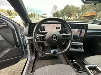Renault Mégane E-Tech 2022 - 24999 EUR, 101000 km - AUTO.MOTO.pt - 101000km - foto 28 de 35