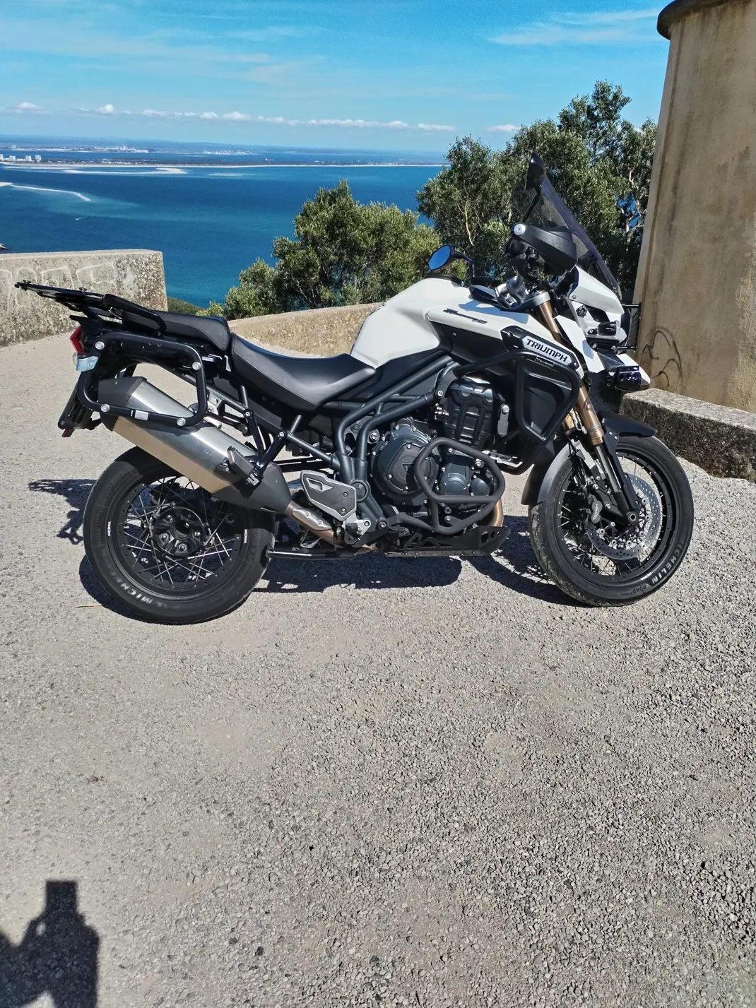 Triumph 2015 - 9000 EUR, 32500 km - 32500km - foto 13 de 15