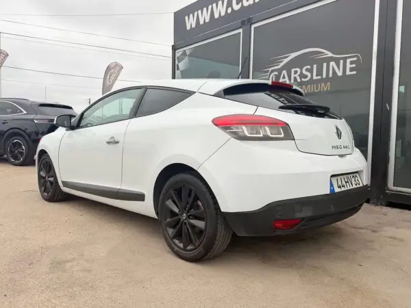 Renault Mégane Coupe 2009 - 6800 EUR, 205000 km - AUTO.MOTO.pt - 205000km - foto 8 de 13