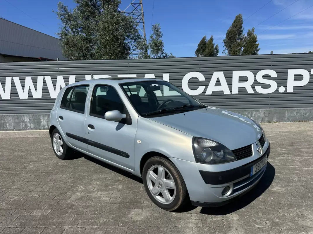 Renault Clio 2002 - 2750 EUR, 240000 km - AUTO.MOTO.pt - 240000km - foto 2 de 25