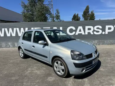 Renault Clio 2002 - 2750 EUR, 240000 km - AUTO.MOTO.pt - 240000km - foto 2 de 25