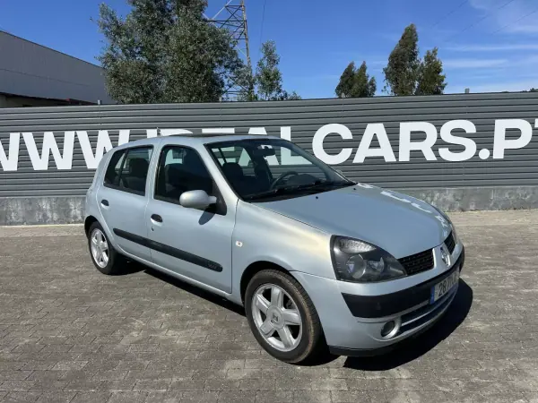 Renault Clio 2002 - 2750 EUR, 240000 km - AUTO.MOTO.pt - 240000km - foto 2 de 25