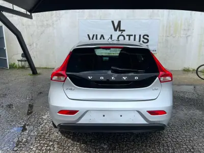 Volvo V40 2015 - 11900 EUR, 174000 km - AUTO.MOTO.pt - 174000km - foto 6 de 6