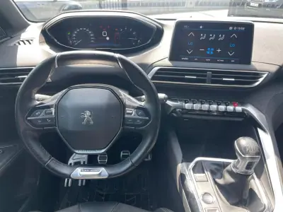Peugeot 3008 2018 - 14500 EUR, 123000 km - AUTO.MOTO.pt - 123000km - foto 8 de 16