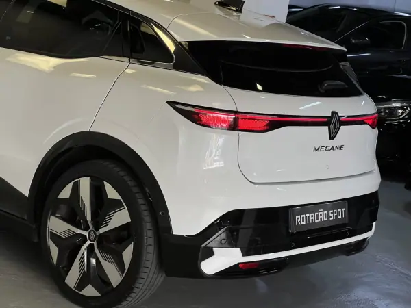 Renault Mégane E-Tech 2022 - 27990 EUR, 50000 km - AUTO.MOTO.pt - 50000km - foto 44 de 54