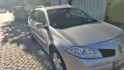 Renault Mégane 2007 - 2000 EUR, 318000 km - AUTO.MOTO.pt - 318000km - foto 3 de 9