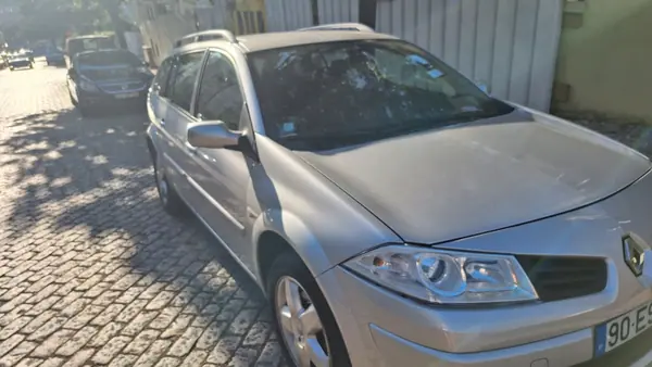Renault Mégane 2007 - 2000 EUR, 318000 km - AUTO.MOTO.pt - 318000km - foto 3 de 9