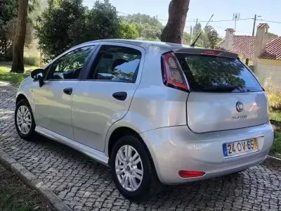 Fiat Punto 2014 - 6990 EUR, 73125 km - AUTO.MOTO.pt - 73125km - foto 7 de 15