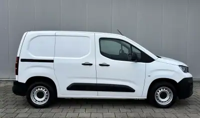 Peugeot Partner 1.6 BlueHdi 100cv Premium 2020 - 13990 EUR, 135000 km - AUTO.MOTO.pt - 135000km - foto 7 de 35