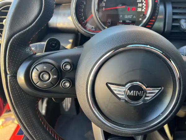 MINI John Cooper Works 2017 - 24965 EUR, 126000 km - AUTO.MOTO.pt - 126000km - foto 30 de 61