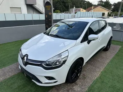 Renault Clio 2018 - 10900 EUR, 138929 km - AUTO.MOTO.pt - 138929km - foto 6 de 46