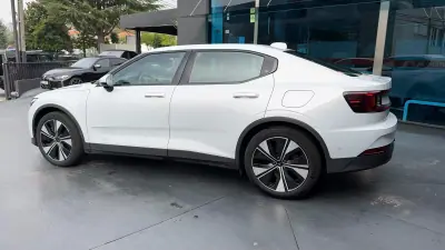 Polestar 2 2023 — foto 4 de 11