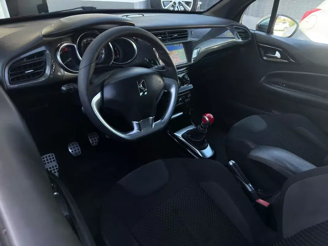Citroën DS3 2014 - 9950 EUR, 149900 km - AUTO.MOTO.pt - 149900km - foto 4 de 25