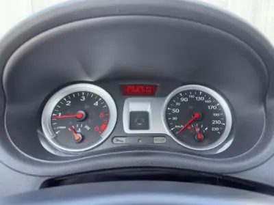 Renault Clio 2011 - 6450 EUR, 160000 km - AUTO.MOTO.pt - 160000km - foto 12 de 13