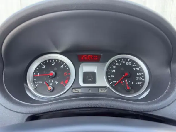 Renault Clio 2011 - 6450 EUR, 160000 km - AUTO.MOTO.pt - 160000km - foto 12 de 13
