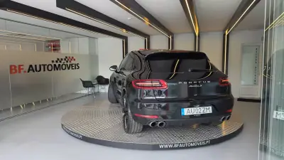 Porsche Macan 2014 - 33900 EUR, 211992 km - AUTO.MOTO.pt - 211992km - foto 3 de 58