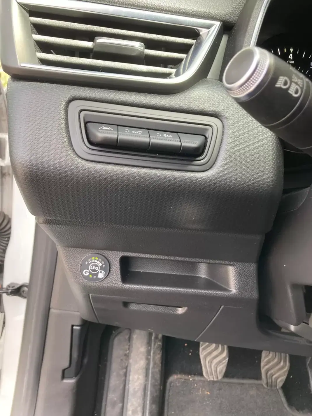 Renault Clio 2020 - 13890 EUR, 145621 km - AUTO.MOTO.pt - 145621km - foto 14 de 20