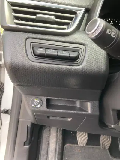 Renault Clio 2020 - 13890 EUR, 145621 km - AUTO.MOTO.pt - 145621km - foto 14 de 20